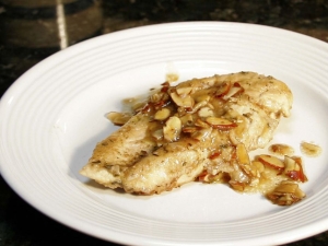 Skillet Chicken With Almonds